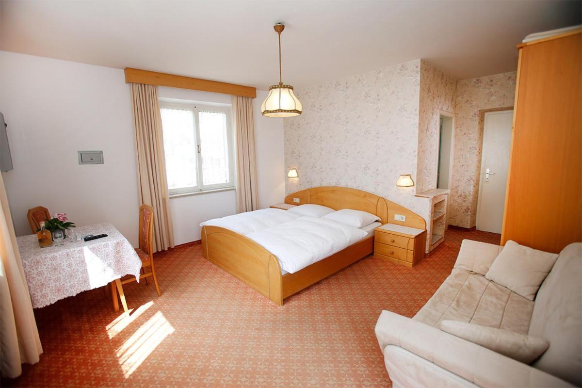 Pfoestlhof Bed & Breakfast Парчинес Екстериор снимка